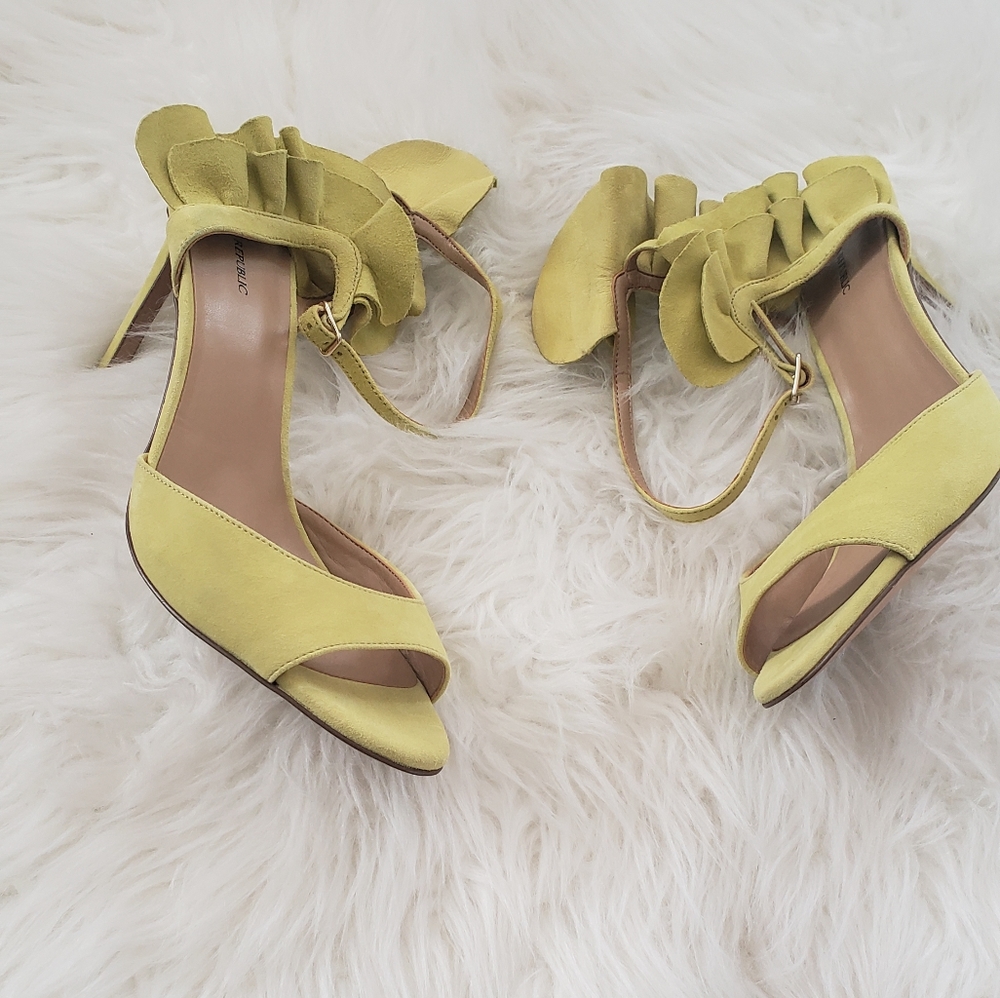 BANANA REPUBLIC  JACKIE HEELS SANDAL.